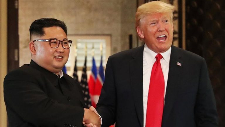 signing-capella-president-sentosa-documents-singapore-summit_1ec84d2c-6e10-11e8-bbf6-b72314b60444